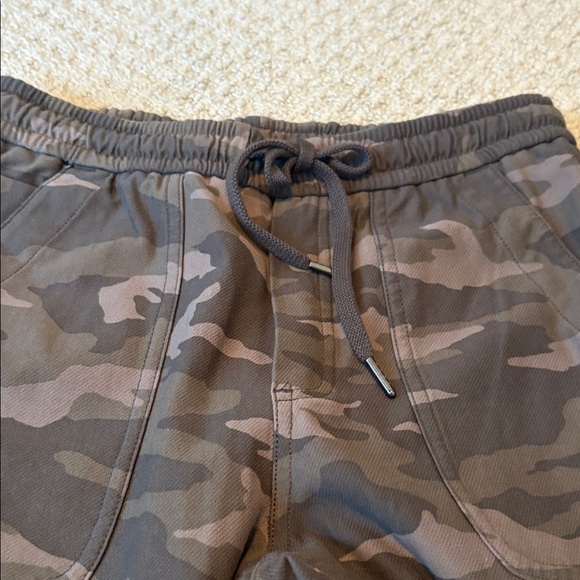 NWT Athleta Camo Farallon Camouflage Jogger Pants - Size 4 - Picture 3 of 7
